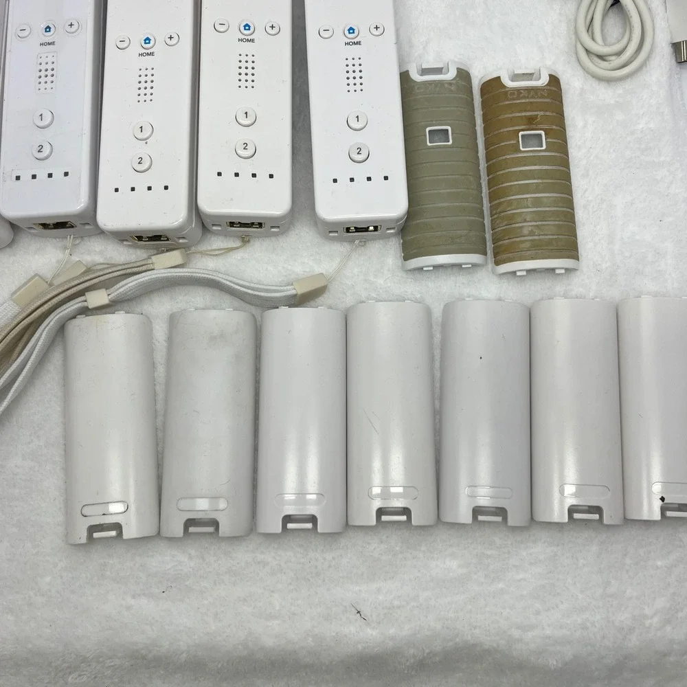After Market Wii Accessory Bundle Lot White Fair Untested Remotes Nunchucks Dock